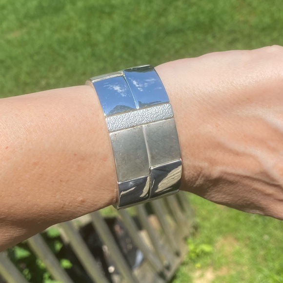 Liz Claiborne wide silver stretch bracelet NWT - Picture 3 of 12